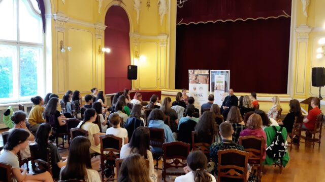 Răzvan Pop: „Este necesar acest dialog între cei care astăzi construiesc comunitatea și cei care o vor construi”