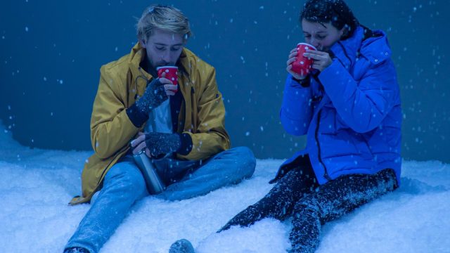 „Dovedește – o poveste virală” aduce ninsoarea pe scena Teatrului Gong