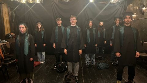 „Casa din mine“ – un spectacol de și cu adolescenți, pentru un public de toate vârstele